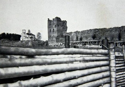 Вид на кревский замок и церковь Святой тТроицы из немецких окопов, 1916 г.