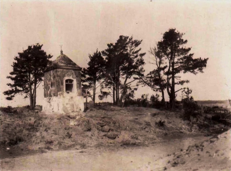 1916 , Каплица на старом кладбище в Сморгони, лето 1916Kaplica na starym cmentarzu w Smorgoniach. Lato 1916 r.jpg