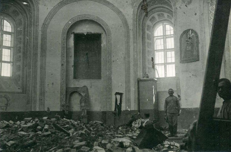 1917 , Внутри Александровской церкви.jpg