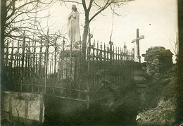 Городское кладбище, надмогилье Евы Козловской,  около 1916 г.