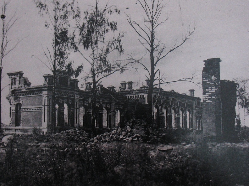 Железнодорожный вокзал, уничтоженный во время первой мировой войны, 1917 г.