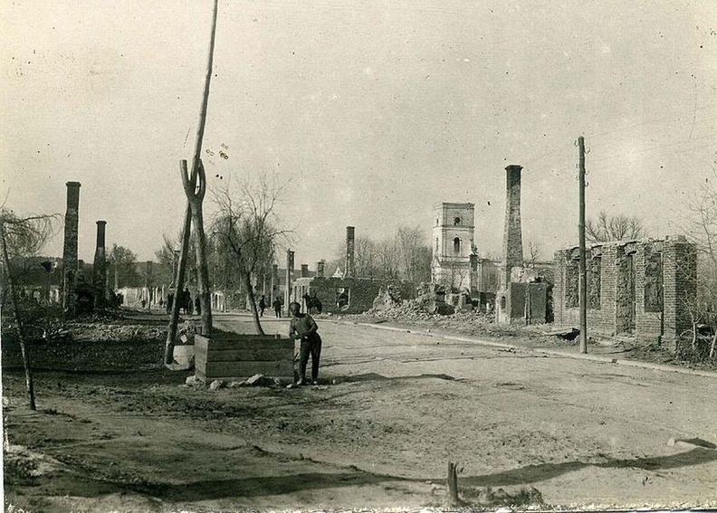 1917 Разрушенная застройка рынка. На заднем фоне церковьТанкистов.jpg