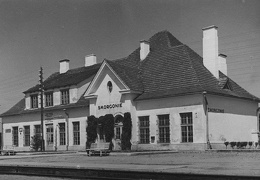 Новый железнодорожный вокзал, построенный вместо предыдущего, разрушенного во время войны, 1925 г.