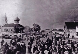 Митинг, посвящённый объединению Западной Беларуси с БССР, слева - Спасо-Преображенская церковь (теперь - ул.Кирова-Танкистов), сентябрь 1939 г.