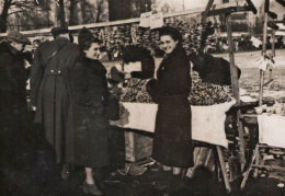 Продажа баранок на сморгонском рынке, 30-е гг