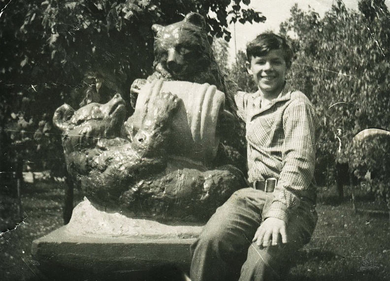 1970 г. Скульптура в гор. парке.jpg
