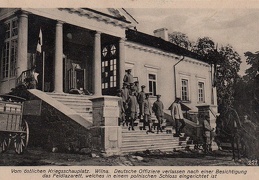 Немецкие офицеры после посещения военного госпиталя, расположенного в усадьбе Шафнагелей, 1915-1916 гг.