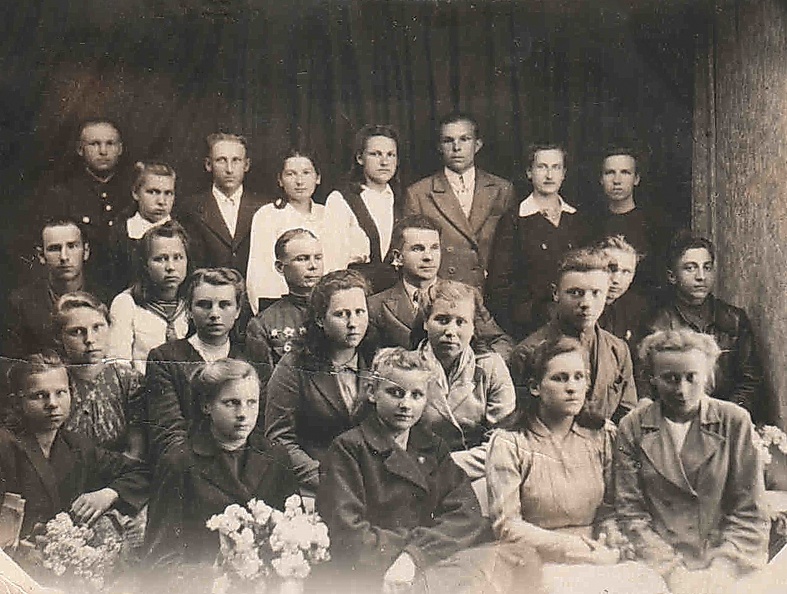 Во время экзаменов в 8 классе Сморгонской школы, 20 мая 1948 г..jpg