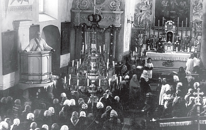 Винцент Годлевский во время службы в Троицком костёле, середина 1920-х гг..jpg