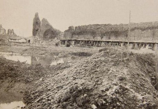 Руины кревского замка, вид из немецких окопов, фото Hindenburgs Mauer im Osten 1917 г.