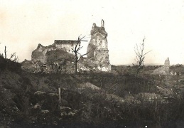 Кревский замок и руины православной церкви, 1917 г.