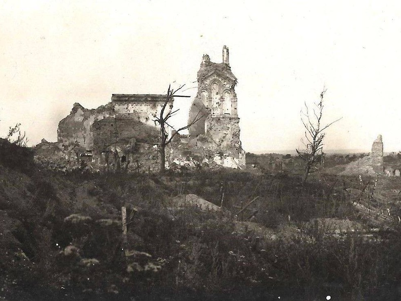 Кревский замок и руины православной церкви, 1917 г.