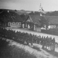 Колонна немецкой армии во время марша через Крево. На заднем плане видна церковь Св.Александа Невского, 1941 г.