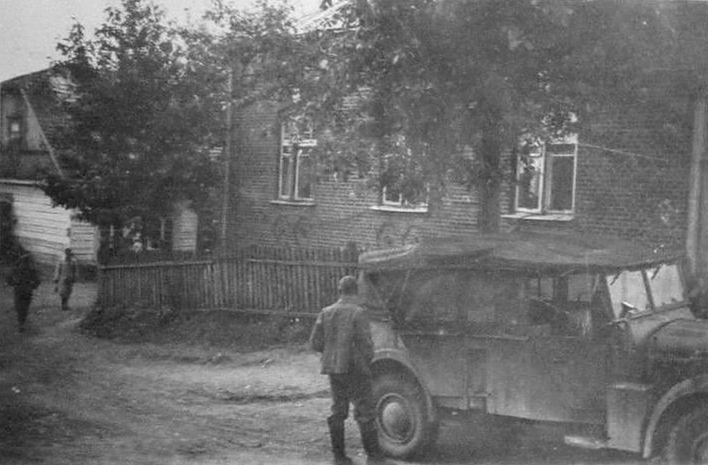 Синагога, в которой квартировали солдаты немецкой армии, 1941 г..jpg