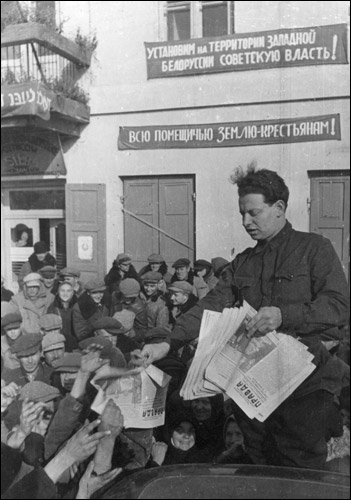 На митинге, посвященном воссоединению Западной Белоруссии с СССР, фото ТАСС, Сморгонь, 2 ноября 1939 г.