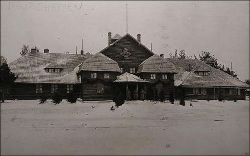 Усадебно-парковый ансамбль Оскерков (Oskierków), строение 19 века, разрушено в 1939 г. В годы Первой мировой войны - Солдатский дом, фото 1917 г.